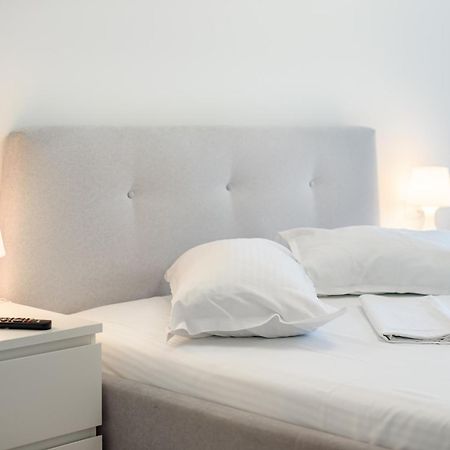 Azure Sea Apartments - Bychoice Mamaia Buitenkant foto