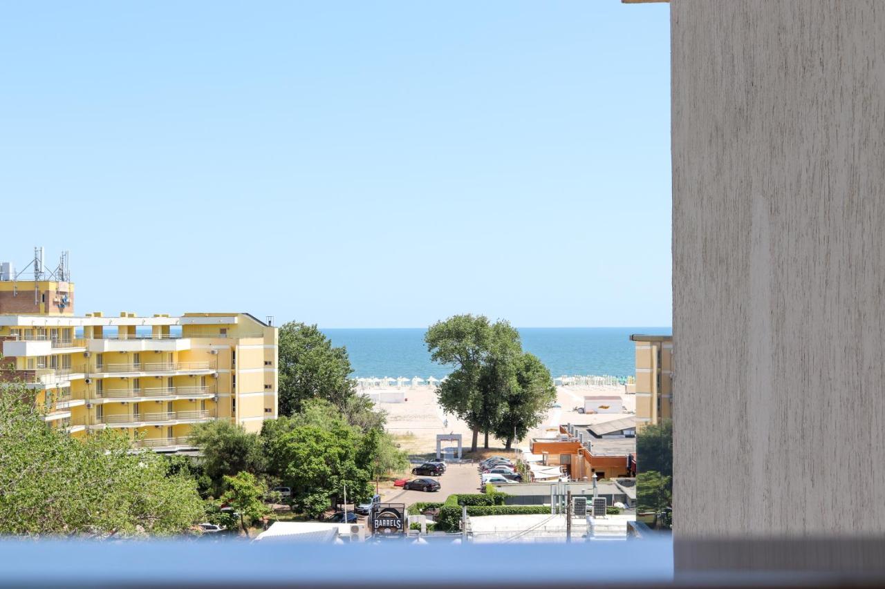 Azure Sea Apartments - Bychoice Mamaia Buitenkant foto