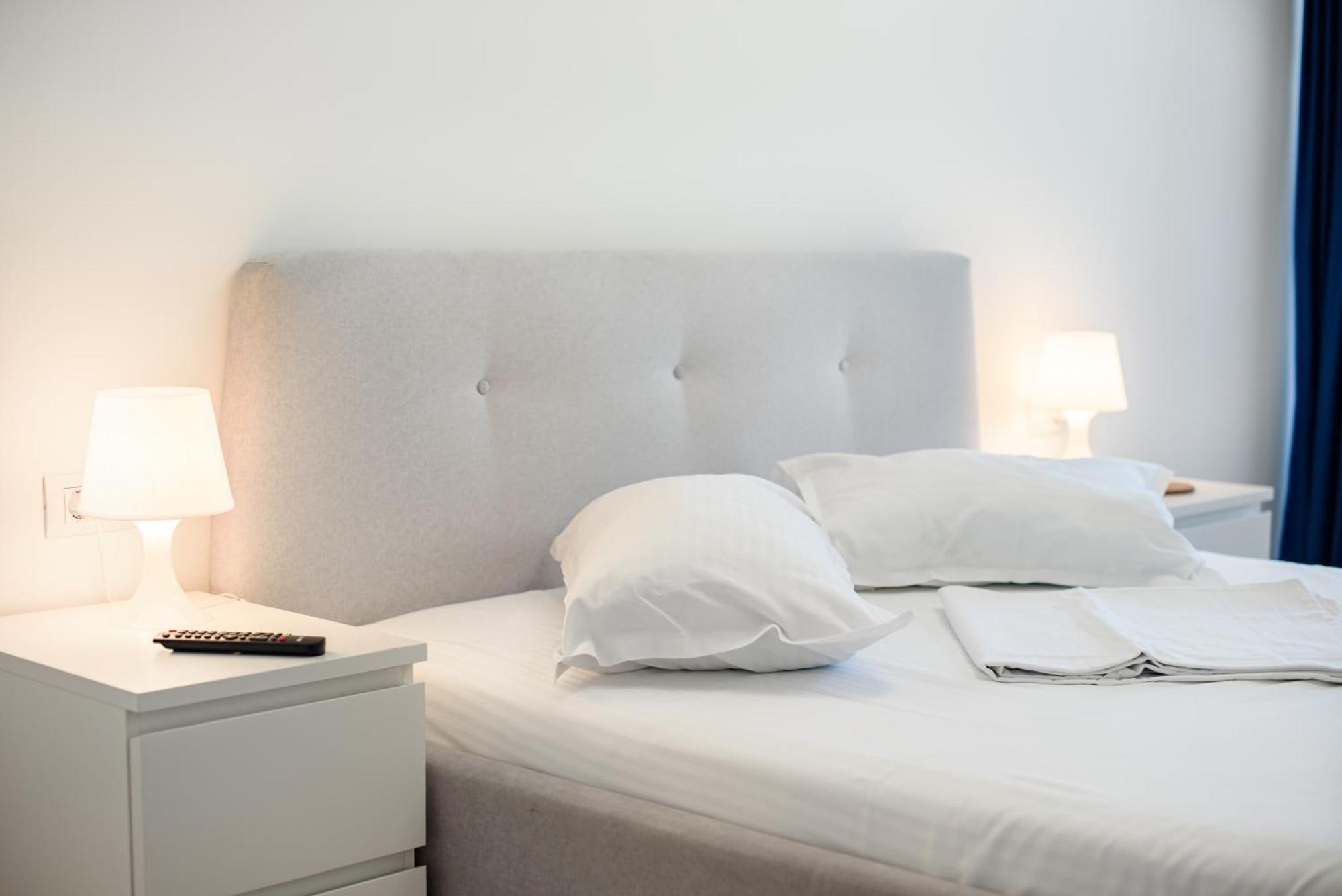 Azure Sea Apartments - Bychoice Mamaia Buitenkant foto
