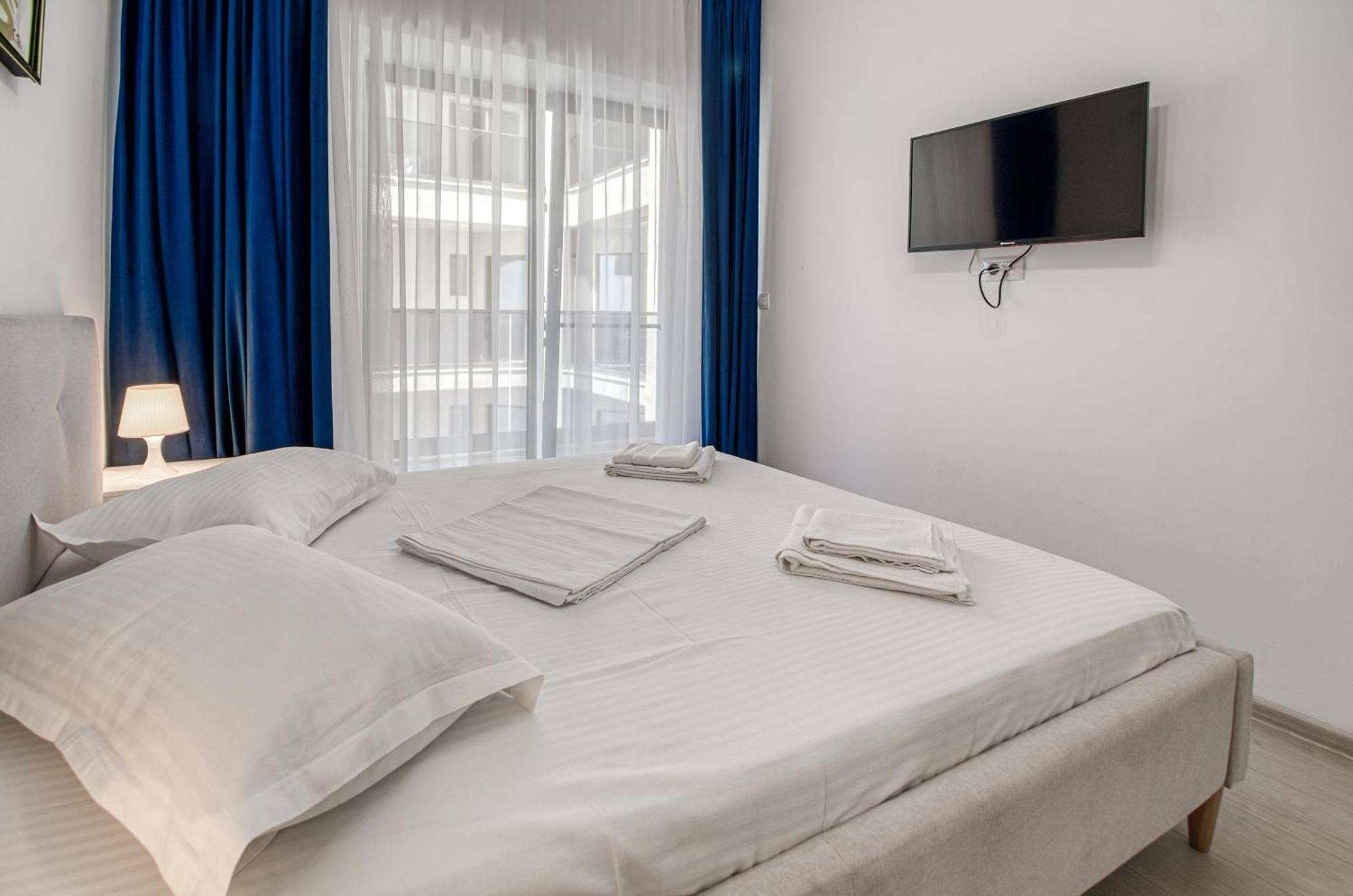 Azure Sea Apartments - Bychoice Mamaia Buitenkant foto