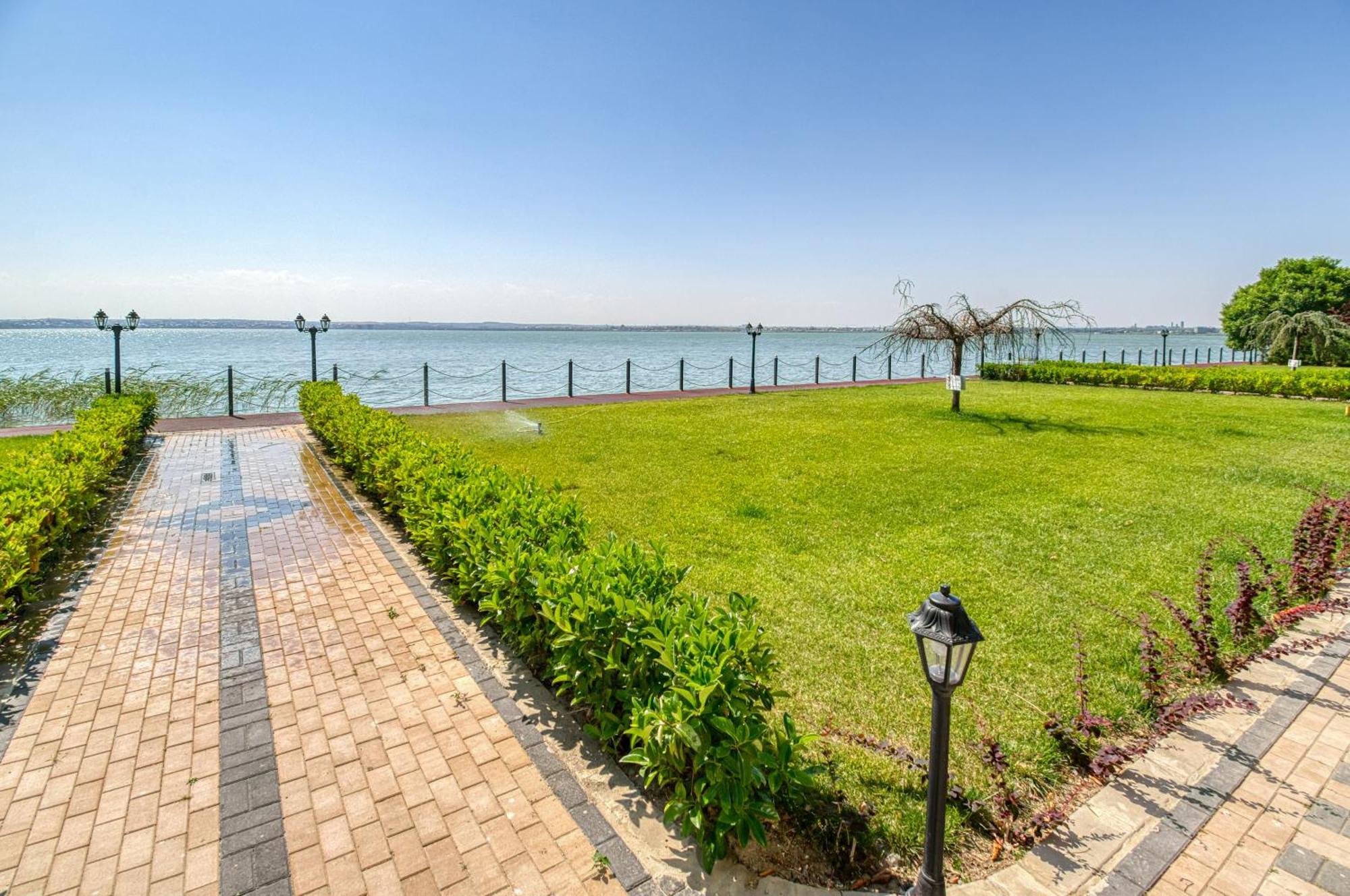 Azure Sea Apartments - Bychoice Mamaia Buitenkant foto